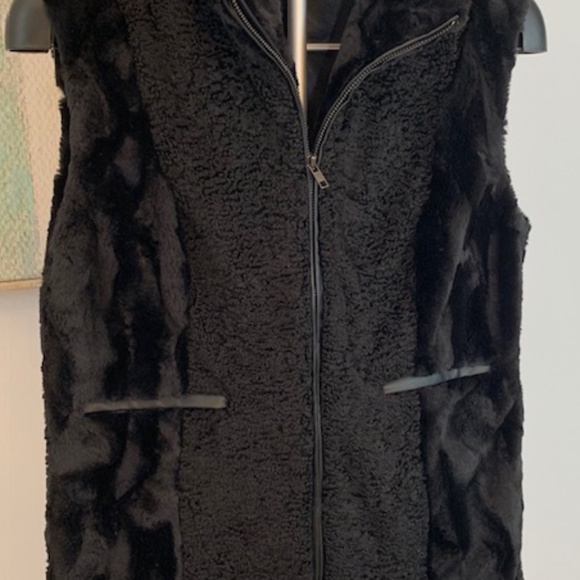 Faux fur black vest. L. - Picture 4 of 13
